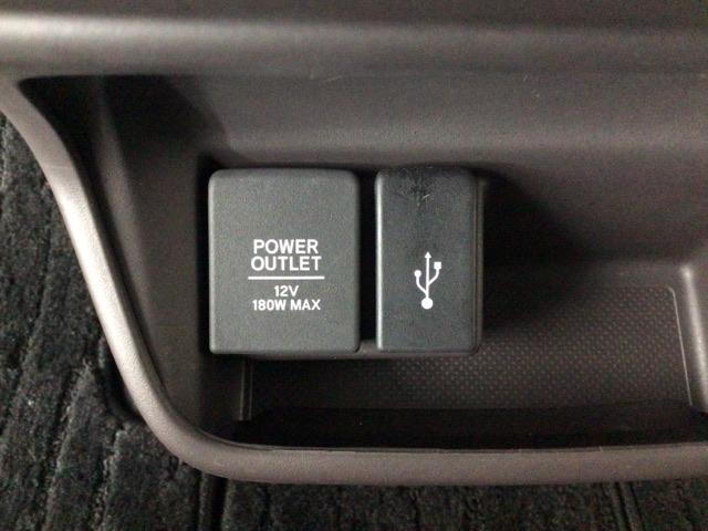 【ＵＳＢポート】ＵＳＢポートも装備されています♪スマートフォンのオーディオに連携も可能です。今や欠かせない装備の一つです！