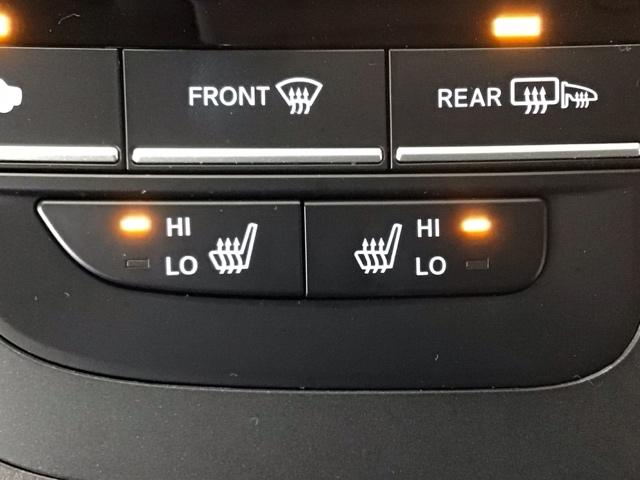 【シートヒーター】エアコンよりも暖かくなるのが早く、エンジンをかけるとあっという間にポカポカに♪エアコンと違い風が出るわけではないので乾燥に敏感な方でも安心して使用できますよ♪