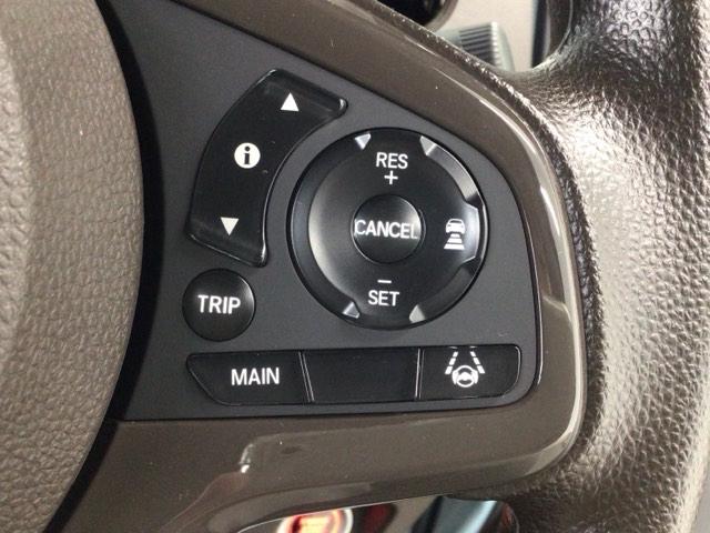 【アダプティブ・クルーズ・コントロール】予め設定した車速内でクルマが自動的に加減速。前走車との適切な車間距離を維持しながら追従走行し、高速道路でのドライバーの疲労を軽減してくれる嬉しい機能付♪