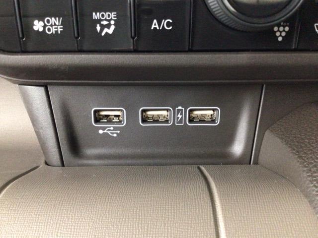 【ＵＳＢポート】ＵＳＢポートも装備されています、スマートフォンの充電やオーディオに連携も可能です、今や欠かせない装備の一つです！