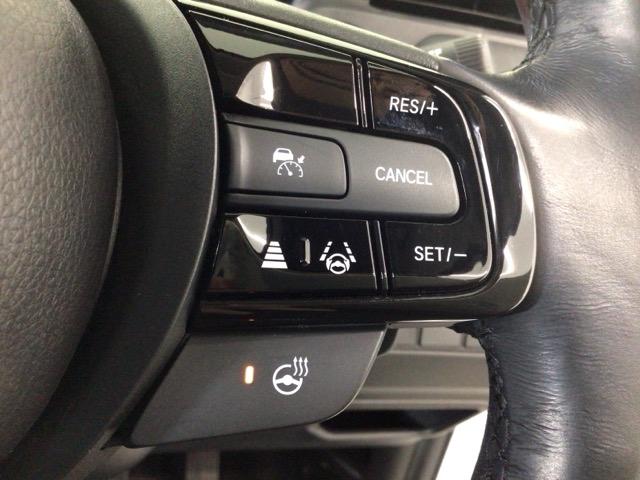 ヴェゼル ｅ：ＨＥＶＺ　ＬＥＤ・フルセグ・メモリナビ・バックカメラ・純正ＡＷ・ホンダＣＯＮＮＥＣＴ　衝突回避支援ブレーキ機能　１オナ　スマキ　Ｐトランク　フルオートエアコン　Ｄレコ　エアバッグ　両席エアバック　Ｒカメ　ソナー（5枚目）