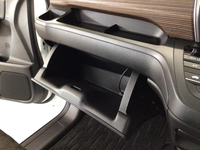 フリード＋ クロスター　レンタＵＰ・ＬＥＤ・フルセグ・メモリナビ・純正ＡＷ・両側電動ドア・ＥＴＣ　ウォークスルー　両側パワースライドドア　サイドカーテンエアバック　ＬＥＤライト　リヤカメラ　ワンオーナー　地デジフルセグ（32枚目）