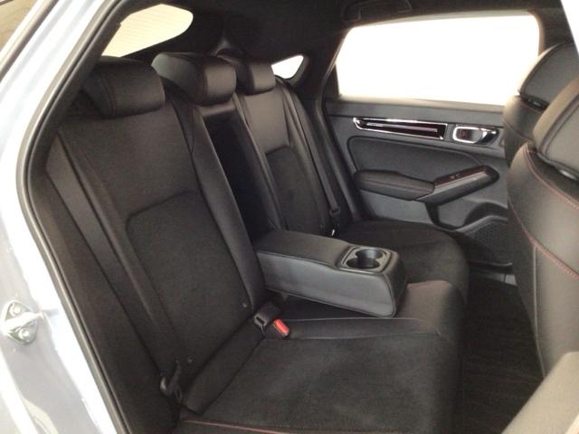 シビック ＲＳ　デモカーＵＰ・ＬＥＤ・ディスプレイオーディオ・純正ＡＷ・ホンダＣＯＮＮＥＣＴ　ＬＥＤヘッド　コーナーセンサー　衝突被害軽減ブレーキ　Ｂカメラ　シートヒーター　ワンオーナー　パワ－シ－ト　フルセグＴＶ（14枚目）