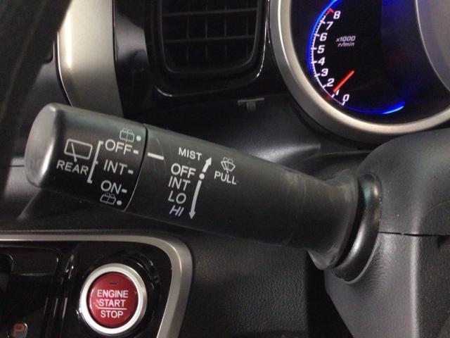 N-BOXカスタム G・Lパッケージ HID・CDチューナー・純正AW・片側電動ドア・ECONスイッチ・スマートキー アイドリングストップ車 USBポート 1オーナー スマキ- フロントベンチシート パワーウィンドウ 盗難防止システム(12枚目)