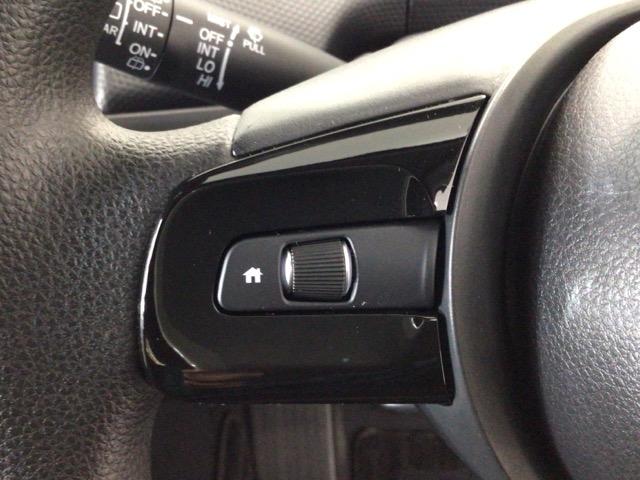 フィット ベーシック デモカーUP・CDチューナー・スマートキー・AM/FMチューナー 横滑防止装置 オートエアコン パワーウインドウ 盗難防止システム オートクルーズコントロール ABS オートライト パワーステアリング(12枚目)