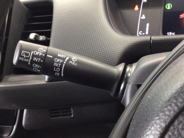 フィット ベーシック デモカーUP・CDチューナー・スマートキー・AM/FMチューナー 横滑防止装置 オートエアコン パワーウインドウ 盗難防止システム オートクルーズコントロール ABS オートライト パワーステアリング(14枚目)