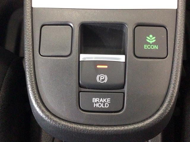 フィット ベーシック デモカーUP・CDチューナー・スマートキー・AM/FMチューナー 横滑防止装置 オートエアコン パワーウインドウ 盗難防止システム オートクルーズコントロール ABS オートライト パワーステアリング(27枚目)