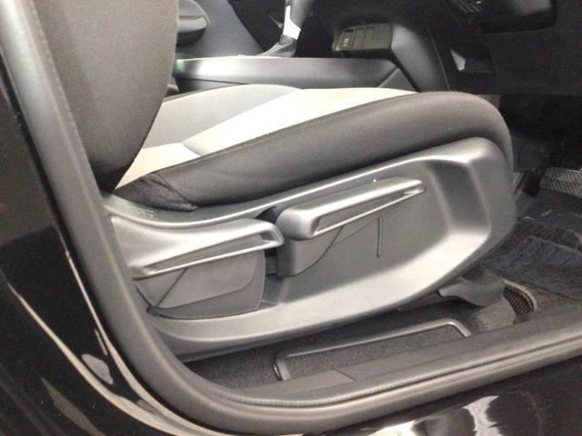 フィット ベーシック デモカーUP・CDチューナー・スマートキー・AM/FMチューナー 横滑防止装置 オートエアコン パワーウインドウ 盗難防止システム オートクルーズコントロール ABS オートライト パワーステアリング(34枚目)