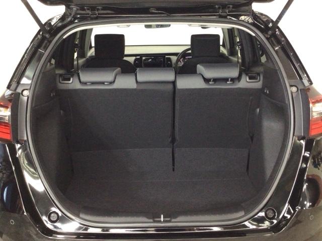 フィット ベーシック デモカーUP・CDチューナー・スマートキー・AM/FMチューナー 横滑防止装置 オートエアコン パワーウインドウ 盗難防止システム オートクルーズコントロール ABS オートライト パワーステアリング(40枚目)