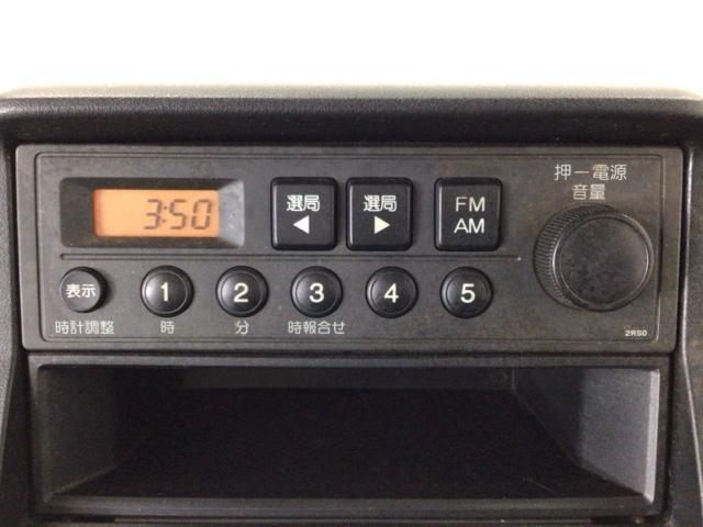 �`�l�^�e�l���W�I���t���Ă܂��B���D�݂̃��W�I�𕷂��Ȃ���^�]���邱�Ƃ��o���܂����