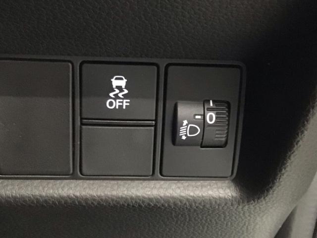 フィット ｅ：ＨＥＶＲＳ　ＬＥＤ・ホンダＣＯＮＮＥＣＴ・メモリナビ・ＤＶＤ・バックカメラ・社外ＡＷ・ＥＴＣ　エアバッグ　ナビ＆ＴＶ　パワーウィンドウ　助手席エアバッグ　Ｄレコ　フルセグテレビ　ＬＥＤヘッドランプ　ＥＴＣ装備（9枚目）