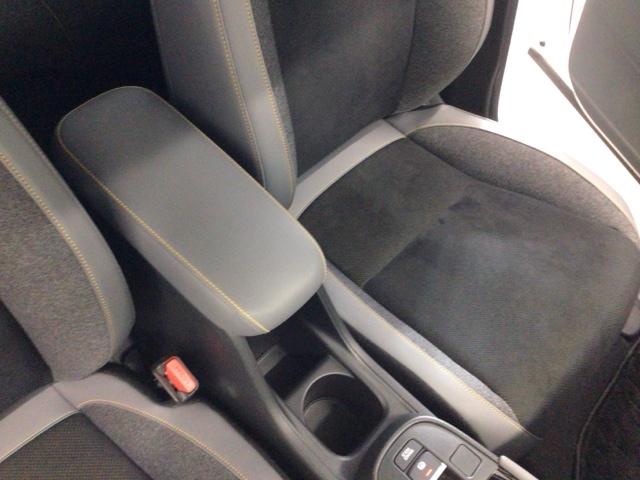 フィット ｅ：ＨＥＶＲＳ　ＬＥＤ・ホンダＣＯＮＮＥＣＴ・メモリナビ・ＤＶＤ・バックカメラ・社外ＡＷ・ＥＴＣ　エアバッグ　ナビ＆ＴＶ　パワーウィンドウ　助手席エアバッグ　Ｄレコ　フルセグテレビ　ＬＥＤヘッドランプ　ＥＴＣ装備（33枚目）