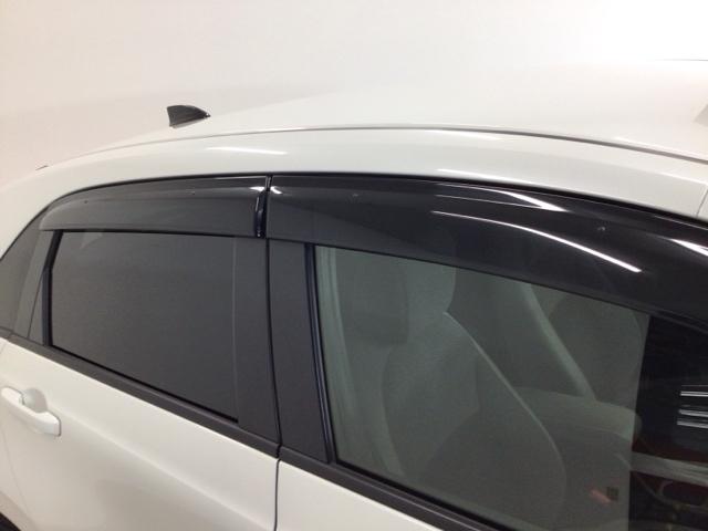 フィット ｅ：ＨＥＶＲＳ　ＬＥＤ・ホンダＣＯＮＮＥＣＴ・メモリナビ・ＤＶＤ・バックカメラ・社外ＡＷ・ＥＴＣ　エアバッグ　ナビ＆ＴＶ　パワーウィンドウ　助手席エアバッグ　Ｄレコ　フルセグテレビ　ＬＥＤヘッドランプ　ＥＴＣ装備（46枚目）