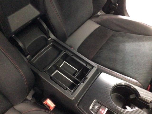 シビック ｅ：ＨＥＶ　ＬＥＤ・フルセグ・メモリナビ・バックカメラ・純正ＡＷ・シートヒーター・ＥＴＣ　盗難防止システム　クリアランスソナー　オートクルーズコントロール　地デジフルセグ　後カメラ　１オーナー車　ＵＳＢポート（43枚目）