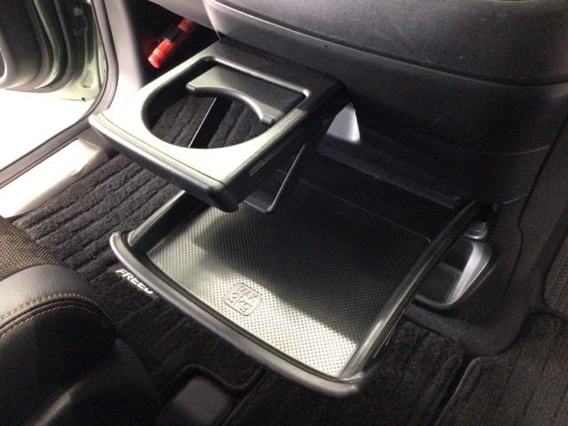 �f�ڂ���Ă���ʐ^�ȊO�����Ă݂����A�Ԃ̏�Ԃ��ڂ������������ȂǁA���C�y�ɂ��₢���킹���������I