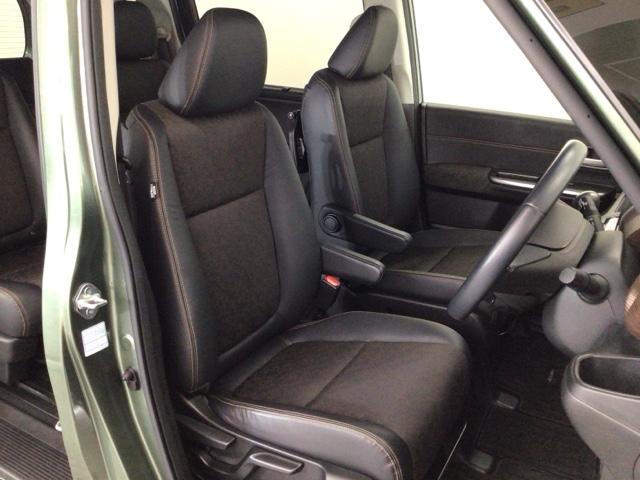 �y�O�ȁz�̂��ݍ��ނ悤�Ȍ`��Ńz�[���h���̂���t�����g�V�[�g�B��������Ǝx���Ă����̂Œ����Ԃ̉^�]�����K�ɃT�|�[�g���Ă���܂��B������񑫌���������肵�Ă܂��̂ł����났���������܂���