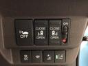 【両側パワースライドドア】両側がパワースライドドアになっており、運転席のスイッチやスマートキーでも開閉が可能です!開口部も広いので乗り降りも楽々♪