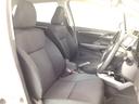 【前席】充分な広さを確保した、快適な前席!インテリアカラーも落ち着いたお色です♪センターアームレストも付いて、リラックスした姿勢で運転していただけます♪