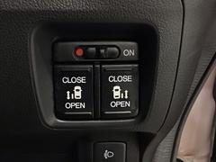 ��ξ¦�ѥ���饤�ɥɥ���ξ¦���ѥ���饤�ɥɥ��ˤʤäƤ��ꡢ��ž�ʤΥ����å��䥹�ޡ��ȥ����ǤⳫ�Ĥ���ǽ�Ǥ����������⹭���ΤǾ��ߤ��ڡ��� 6