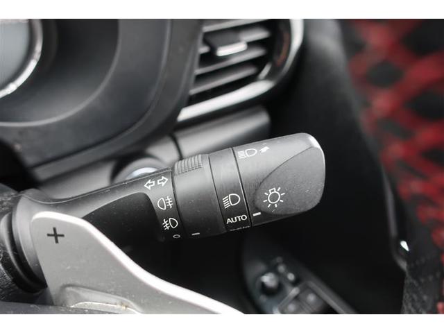 暗くなると自動で点灯するオートライト付き☆