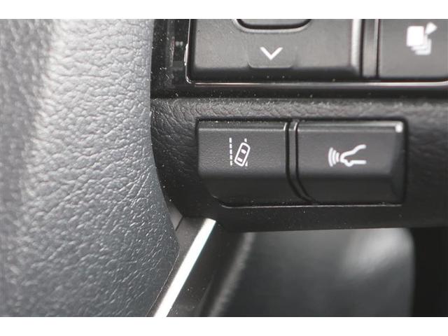 レーンディパーチャーアラートとは車線または走路からの逸脱の可能性を警告すると共に、車線または走路からの逸脱を避けるためのハンドル操作の一部を支援する機能です。詳細は販売店スタッフまでおたずねください。