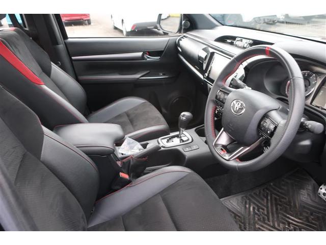 シートは一度取り外し、スチームで洗浄した丸洗い仕様です。