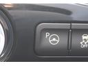 アドバンスト パーク付きです。カメラやソナーによって、周囲を監視しながら駐車を支援。障害物を検知した場合には警報を鳴らし、ブレーキ制御を行うことで接触回避を支援します。