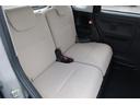 後部座席も足元広々しています。