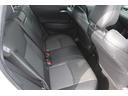 後部座席も足元広々しています。