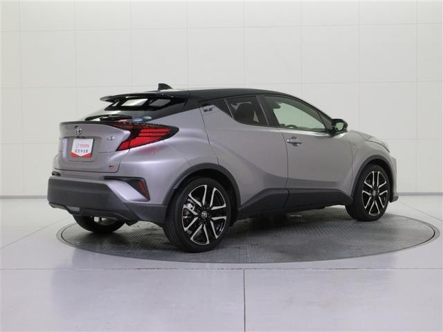 全国トヨタディーラーの中でも数少ない、トヨタ認定検査員が１台ずつ内外装をチェック。