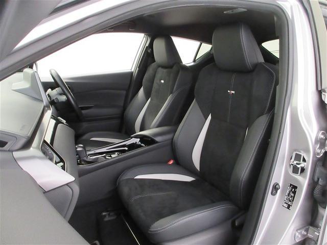 厚みがあって、座り心地のいいシート。運転席も助手席もリラックスしてゆったりと座れます♪