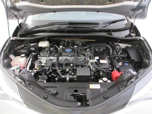 エンジンルームも『まるまるクリン』で隅々まで綺麗に仕上げています。