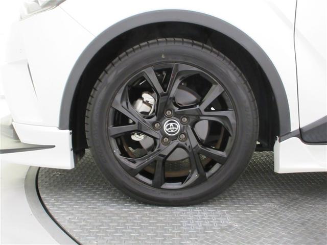 機敏さを引き立てる純正アルミ　２２５／５０　Ｒ１８　装着！