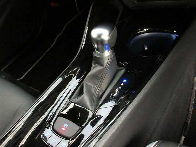 ブレーキホールドで、信号待ちや渋滞など停車中のドライバーの負担を軽減！