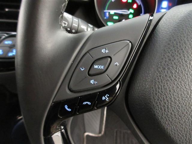 ステアリングスイッチで、手元で安全にオーディオ操作可能。