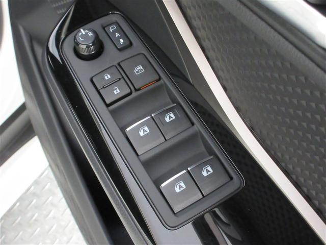 電動格納ドアミラーでせまい駐車場でも安心です。