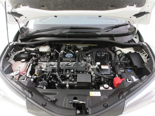 エンジンルームも『まるまるクリン』で隅々まで綺麗に仕上げています。