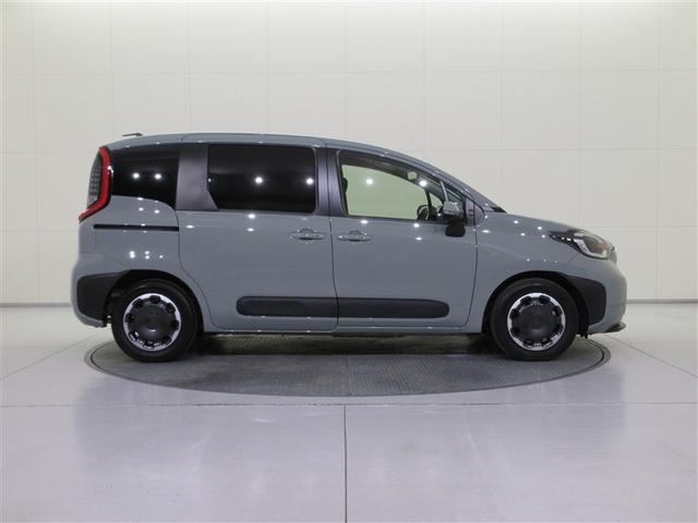 シエンタ ハイブリッドＺ　フルセグ　メモリーナビ　ミュージックプレイヤー接続可　バックカメラ　衝突被害軽減システム　ＥＴＣ　両側電動スライド　ＬＥＤヘッドランプ　ウオークスルー　ワンオーナー　記録簿　アイドリングストップ（7枚目）