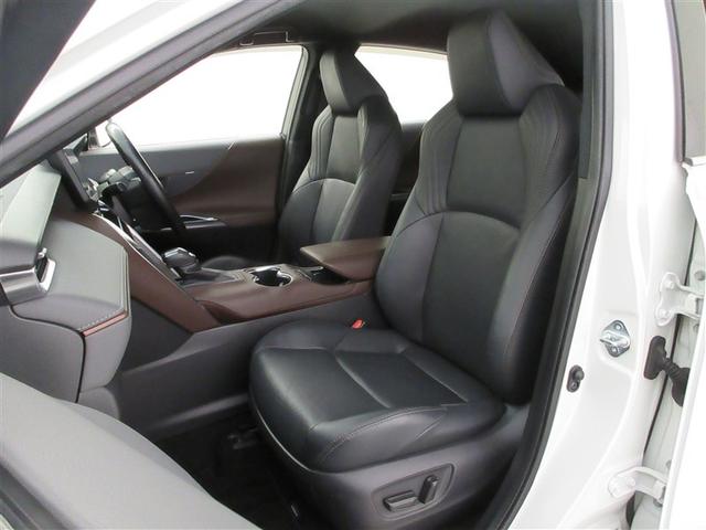 厚みがあって、座り心地のいいシート。運転席も助手席もリラックスしてゆったりと座れます♪