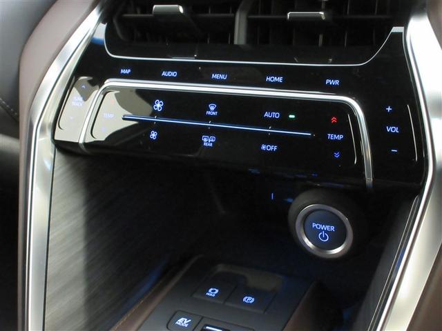 左右独立温度コントロールフルオートエアコンです。運転席、助手席それぞれで独立して温度設定ができます。