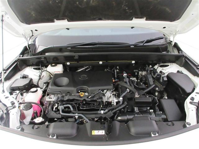 エンジンルームも『まるまるクリン』で隅々まで綺麗に仕上げています。