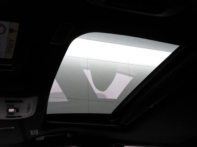 クラウンハイブリッド ＲＳアドバンス　サンルーフ　フルセグ　メモリーナビ　ＤＶＤ再生　ミュージックプレイヤー接続可　バックカメラ　衝突被害軽減システム　ＥＴＣ　ドラレコ　ＬＥＤヘッドランプ　ワンオーナー　記録簿　アイドリングストップ（13枚目）