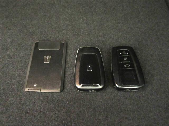 クラウンハイブリッド ＲＳアドバンス　サンルーフ　フルセグ　メモリーナビ　ＤＶＤ再生　ミュージックプレイヤー接続可　バックカメラ　衝突被害軽減システム　ＥＴＣ　ドラレコ　ＬＥＤヘッドランプ　ワンオーナー　記録簿　アイドリングストップ（29枚目）