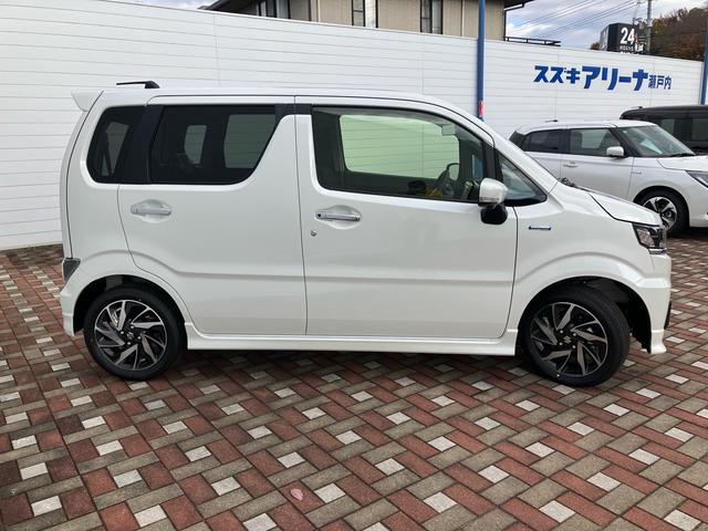 ワゴンＲカスタムＺ ハイブリッドＺＴ　デュアルカメラブレーキサポート　キーレスプッシュスタート　ＬＥＤヘッドライト　ＬＥＤフォグランプ　全方位モニター用カメラパッケージ　純正パナソニック８インチナビ　フルオートエアコン　１５インチアルミ（4枚目）