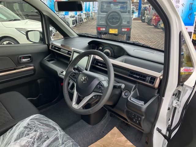 ワゴンＲカスタムＺ ハイブリッドＺＴ　デュアルカメラブレーキサポート　キーレスプッシュスタート　ＬＥＤヘッドライト　ＬＥＤフォグランプ　全方位モニター用カメラパッケージ　純正パナソニック８インチナビ　フルオートエアコン　１５インチアルミ（11枚目）