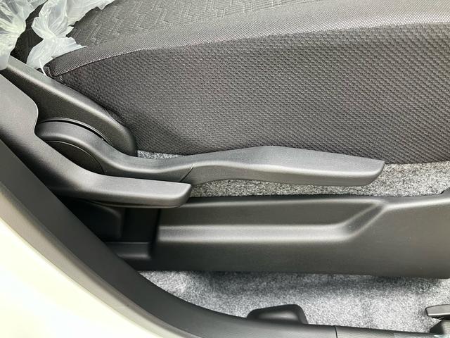 ワゴンＲカスタムＺ ハイブリッドＺＴ　デュアルカメラブレーキサポート　キーレスプッシュスタート　ＬＥＤヘッドライト　ＬＥＤフォグランプ　全方位モニター用カメラパッケージ　純正パナソニック８インチナビ　フルオートエアコン　１５インチアルミ（16枚目）