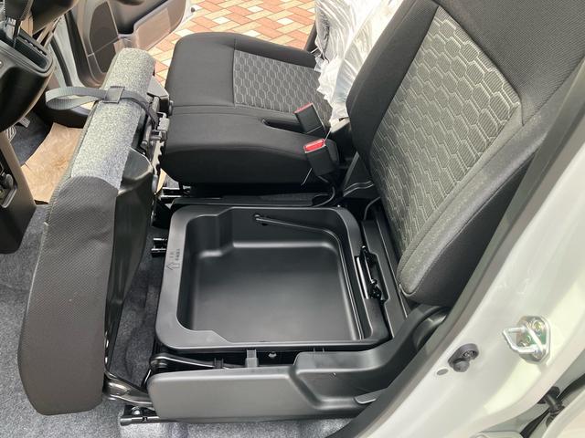 ワゴンＲカスタムＺ ハイブリッドＺＴ　デュアルカメラブレーキサポート　キーレスプッシュスタート　ＬＥＤヘッドライト　ＬＥＤフォグランプ　全方位モニター用カメラパッケージ　純正パナソニック８インチナビ　フルオートエアコン　１５インチアルミ（17枚目）