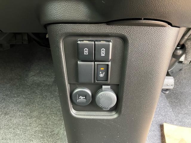 ワゴンＲカスタムＺ ハイブリッドＺＴ　デュアルカメラブレーキサポート　キーレスプッシュスタート　ＬＥＤヘッドライト　ＬＥＤフォグランプ　全方位モニター用カメラパッケージ　純正パナソニック８インチナビ　フルオートエアコン　１５インチアルミ（26枚目）