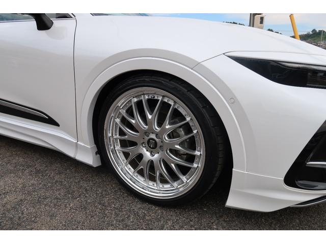 クラウンクロスオーバー ＲＳアドバンスド　ターボＨＶ　４ＷＤ　ＳＲ　モデリスタエアロ＆カラードフェンダ＆クールシャインキット　ＧＲトランクスポイラ＆ハンドルプロテクタ　エイムゲイン２２アルミ　車高調　ドライバーサポートＰ　リヤサポートＰ　禁煙（17枚目）