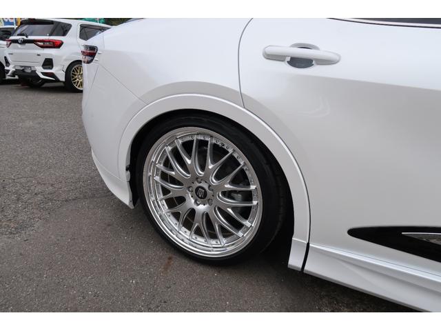 クラウンクロスオーバー ＲＳアドバンスド　ターボＨＶ　４ＷＤ　ＳＲ　モデリスタエアロ＆カラードフェンダ＆クールシャインキット　ＧＲトランクスポイラ＆ハンドルプロテクタ　エイムゲイン２２アルミ　車高調　ドライバーサポートＰ　リヤサポートＰ　禁煙（18枚目）